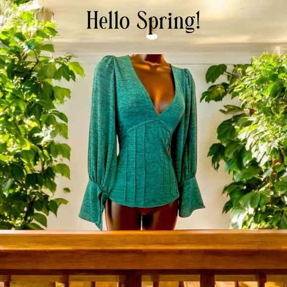 New! FREE PEOPLE Emerald V-Neck long sleeve bell wrists blouse. Size S - Picture 3 of 9